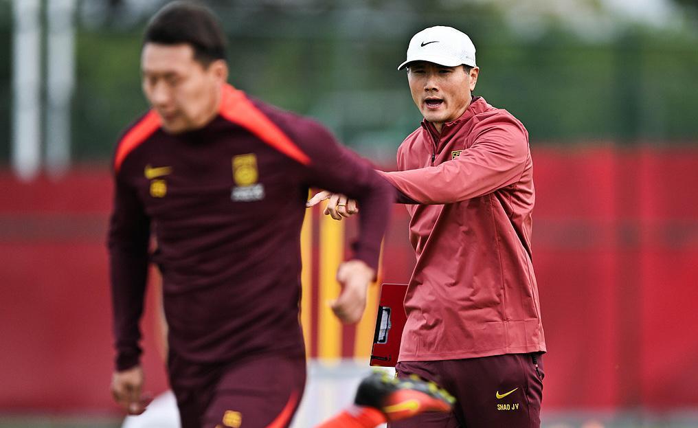 开云体育官网-2-0到2-2！中国男足痛失好局，2球领先遭绝平，邵佳一带队3场不败